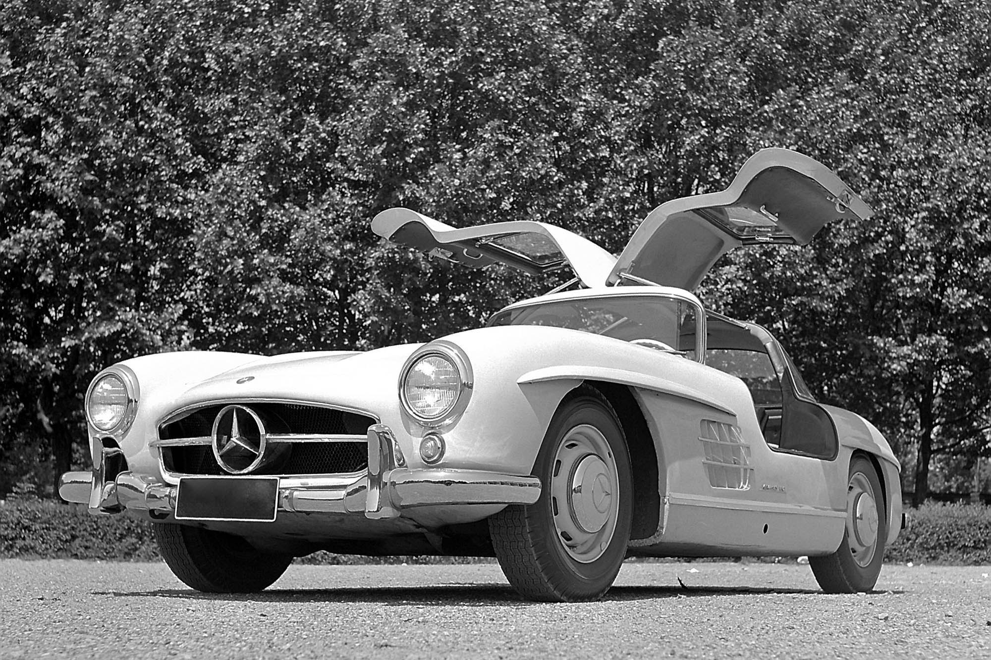 Black and white photo of 1950s Mercedes-Benz 300 SL.