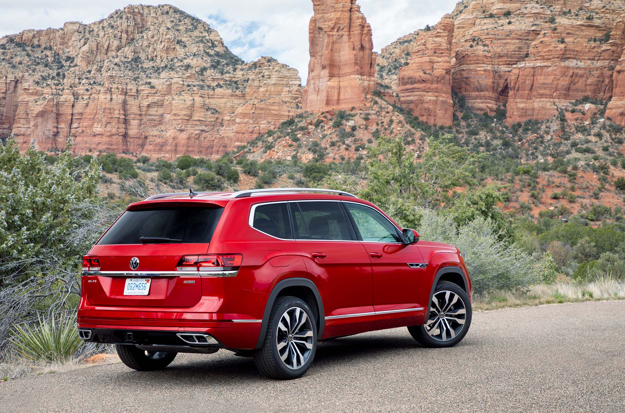 Volkswagen Atlas SEL Premium 4Motion in red, rear