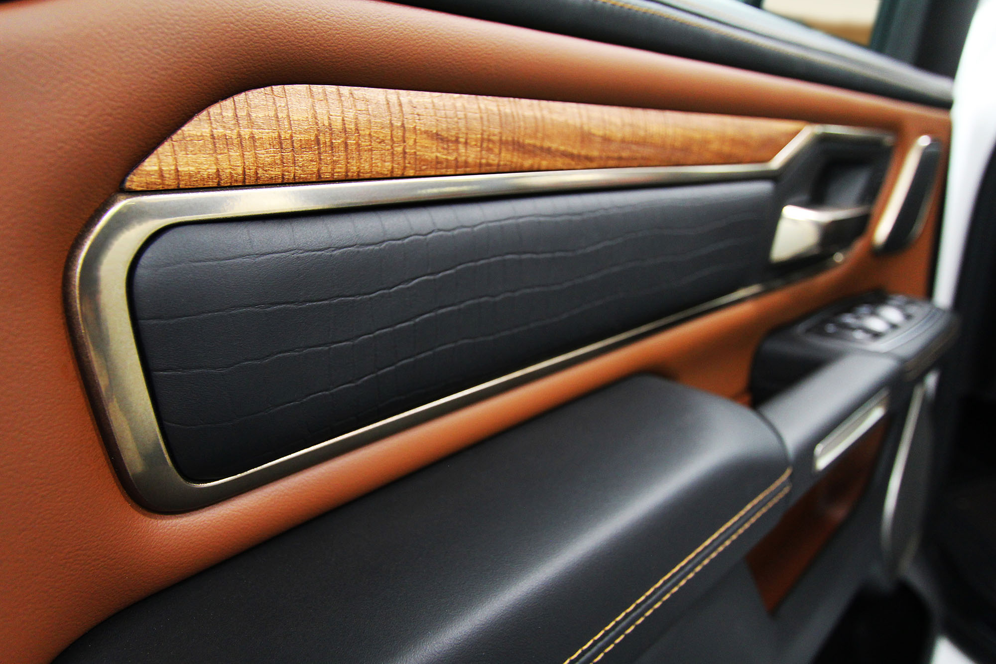 Detail shot of the wood trim in the door panel of a Ram Laramie Longhorn