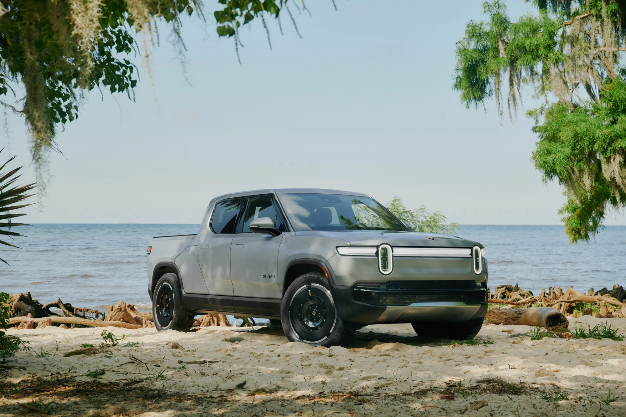 2025 Rivian R1T First Look | Capital One Auto Navigator