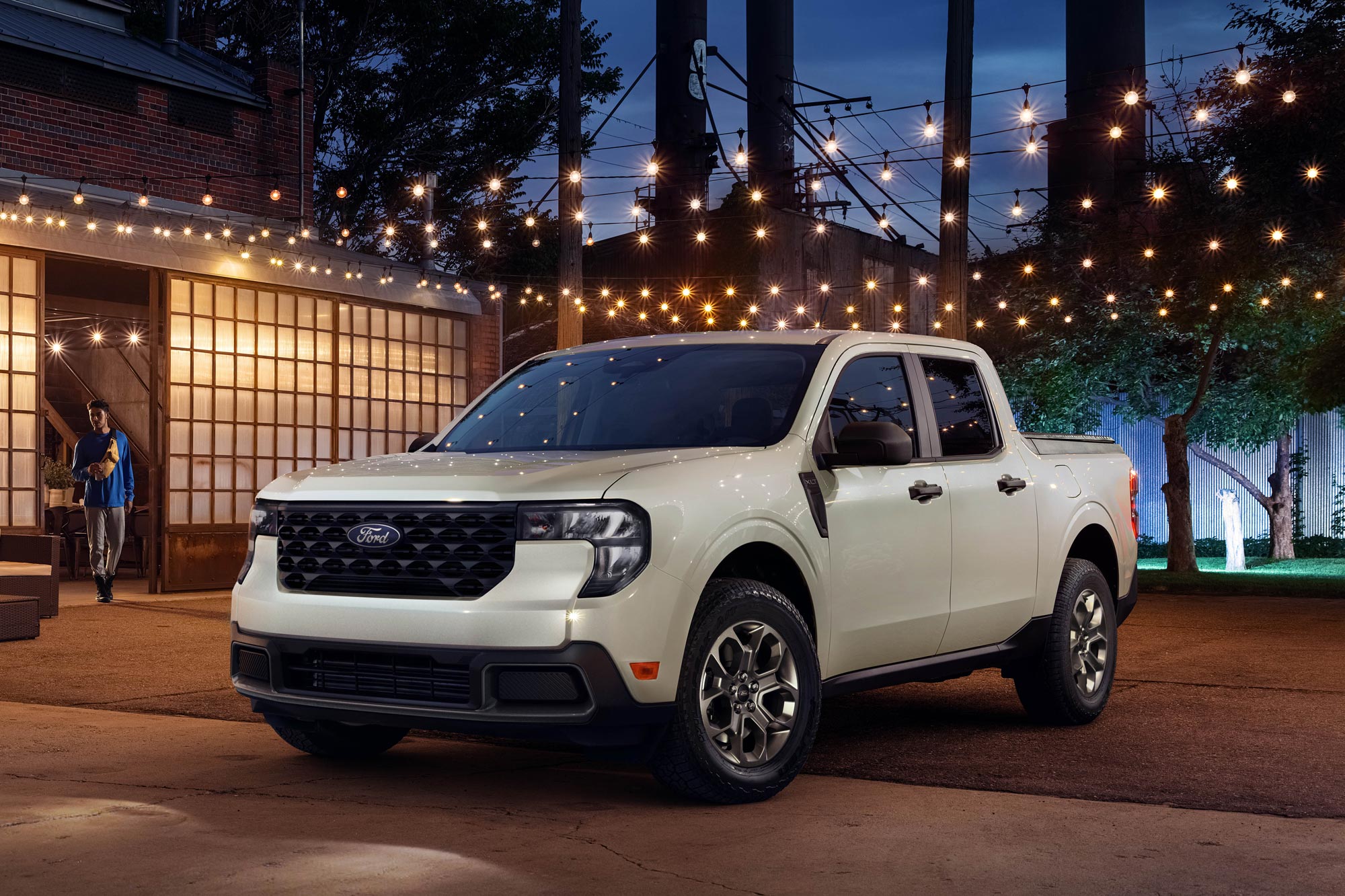 Front of a white 2025 Ford Maverick XLT