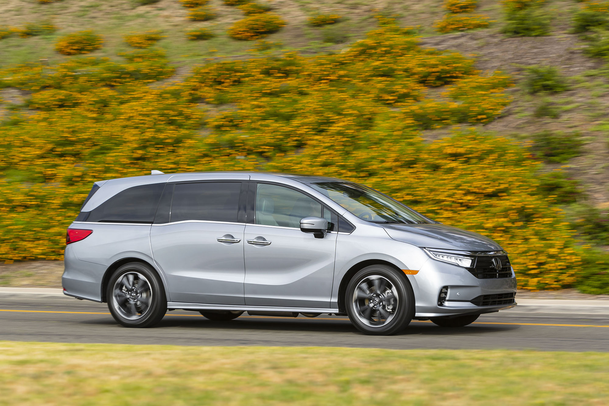 A silver Honda Odyssey in profile.