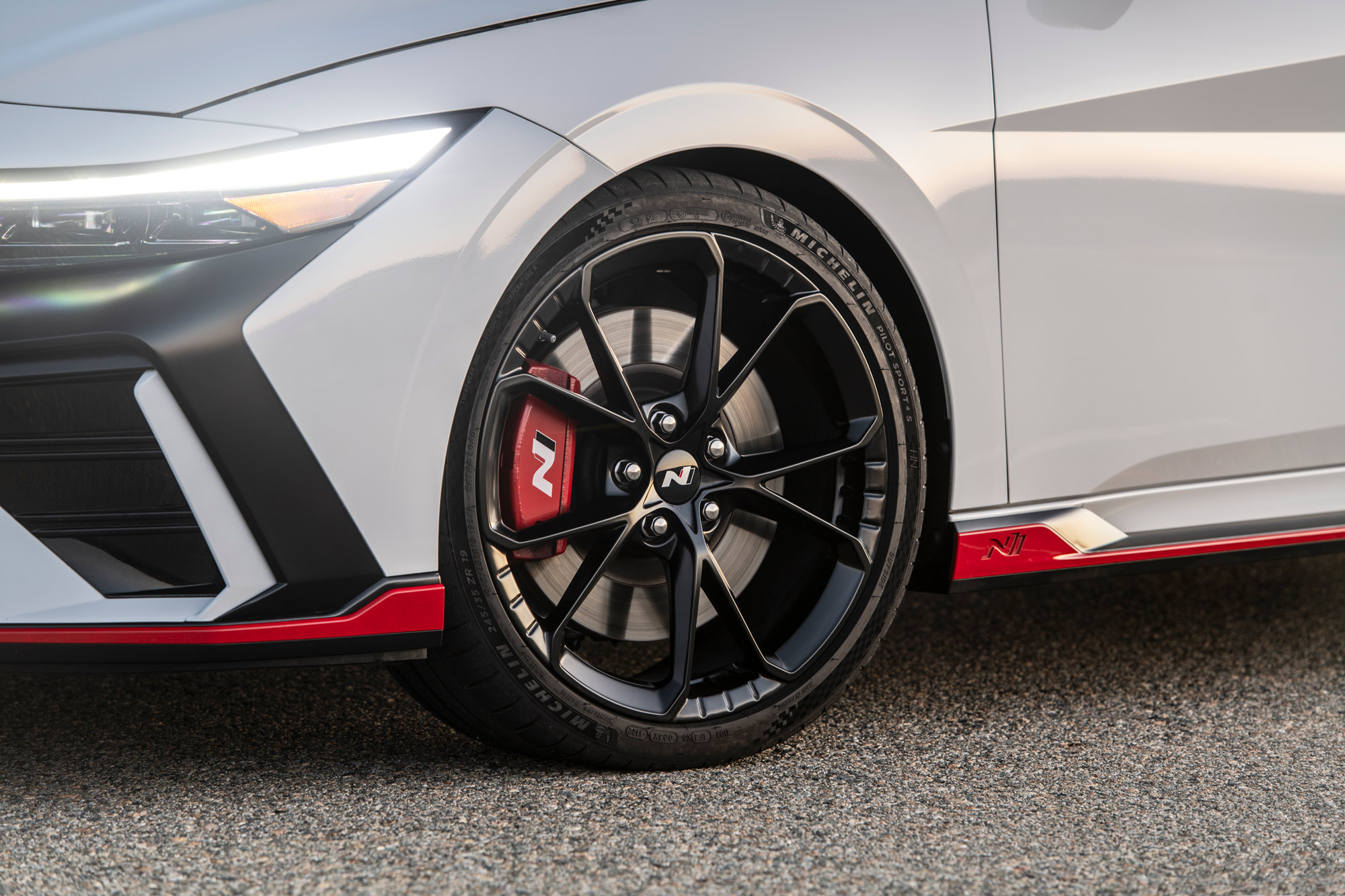 Front wheel of a Hyundai Elantra N