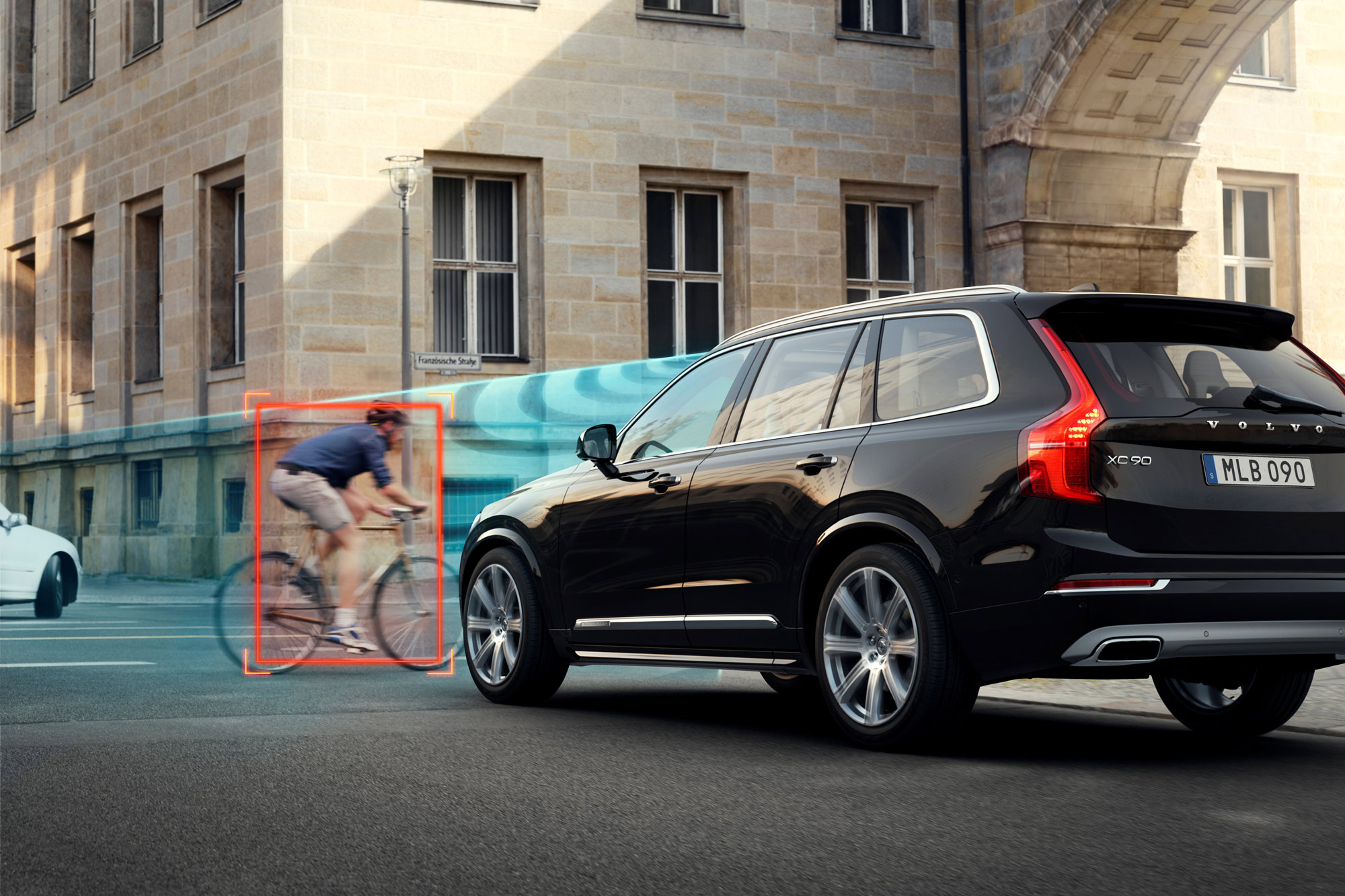 2014 Volvo XC90 with illustration showing cyclist detection feature.