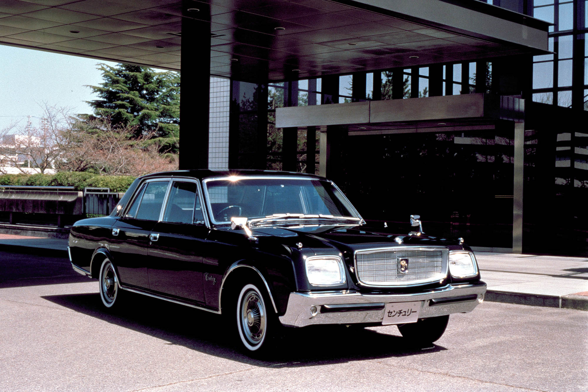 First-generation Toyota Century sedan in black.