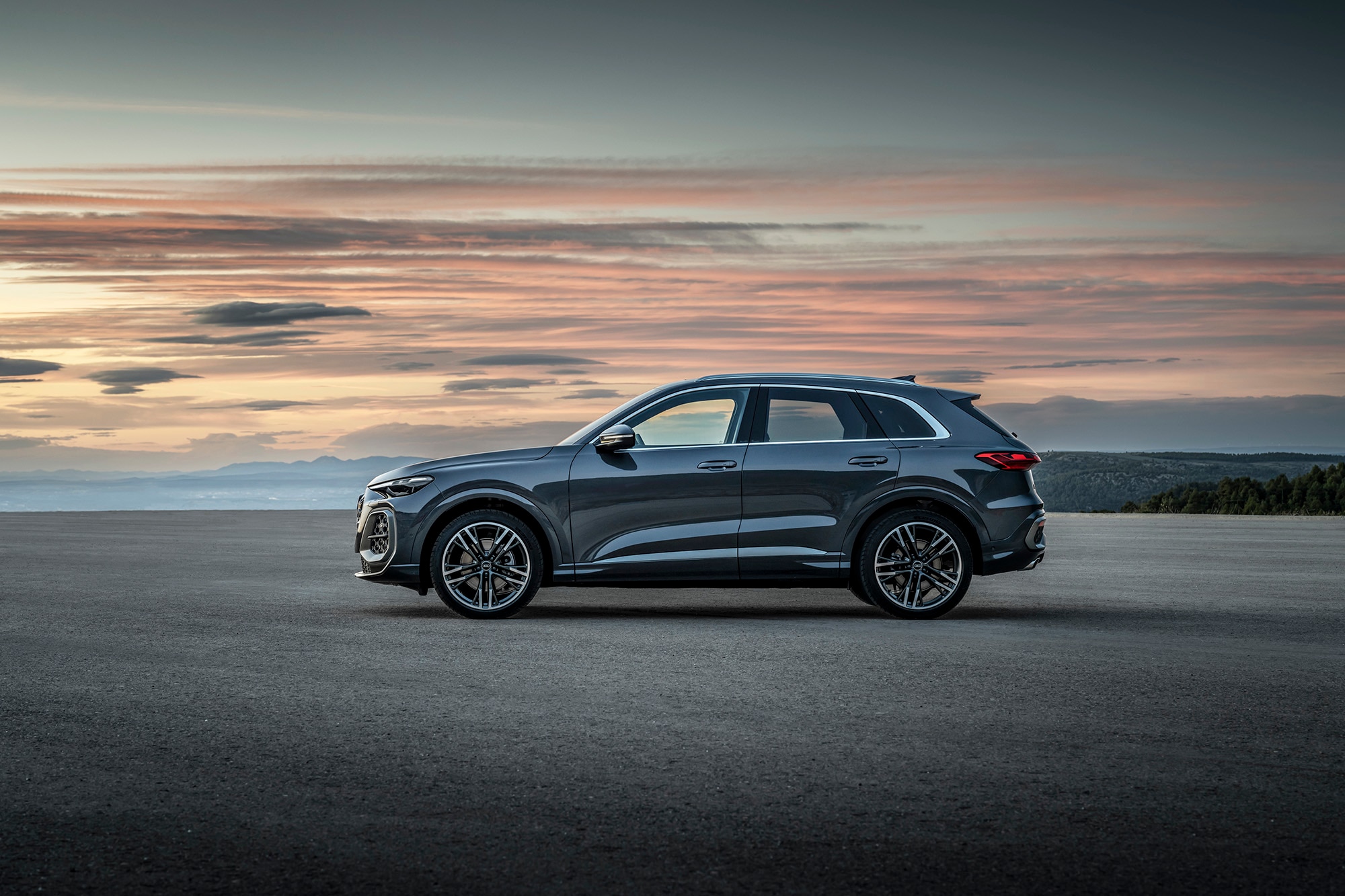 2025 Audi Q5 in dark gray, side profile view