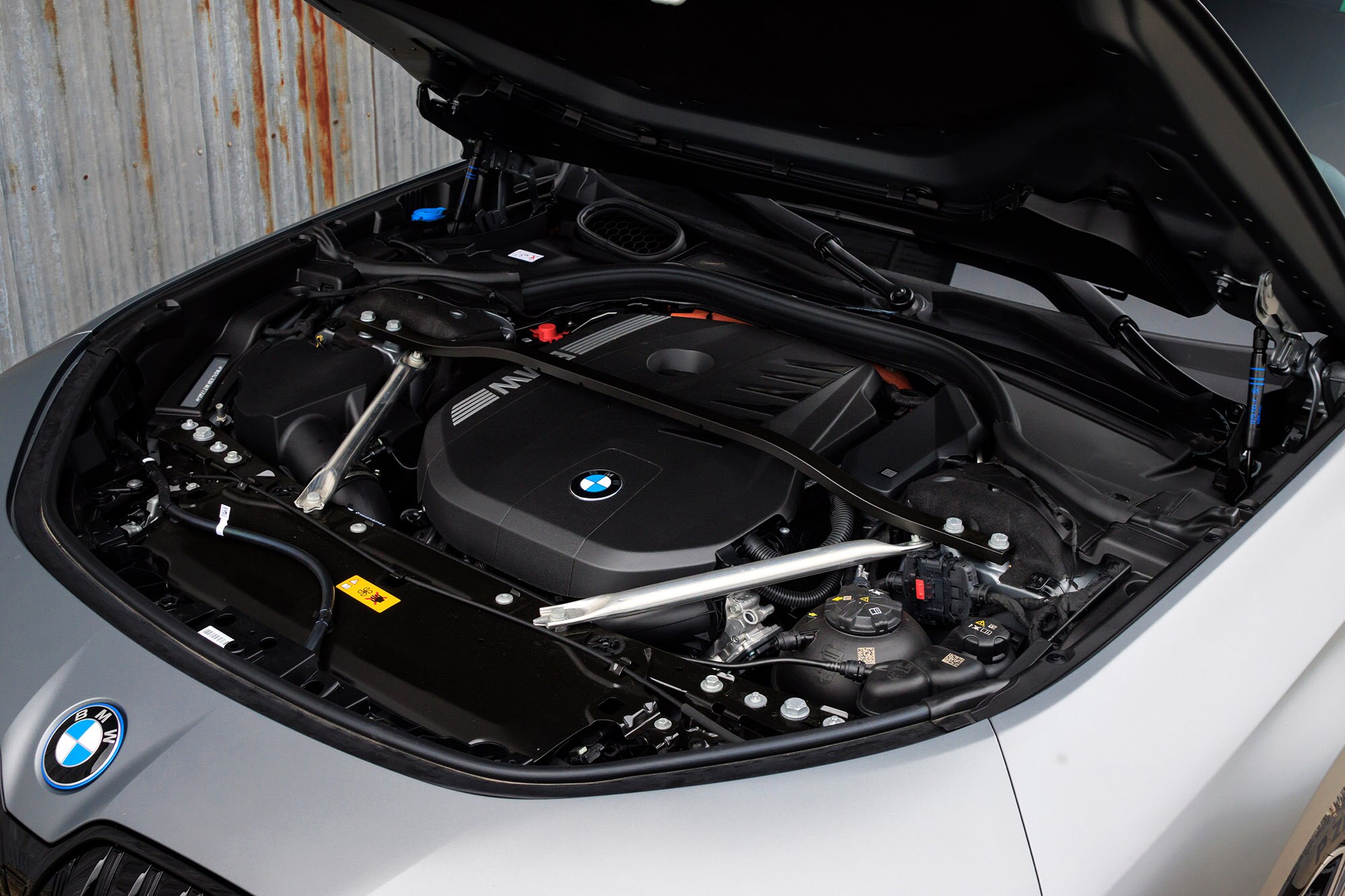 2024 BMW 750e plug-in hybrid turbocharged six-cylinder gasoline engine