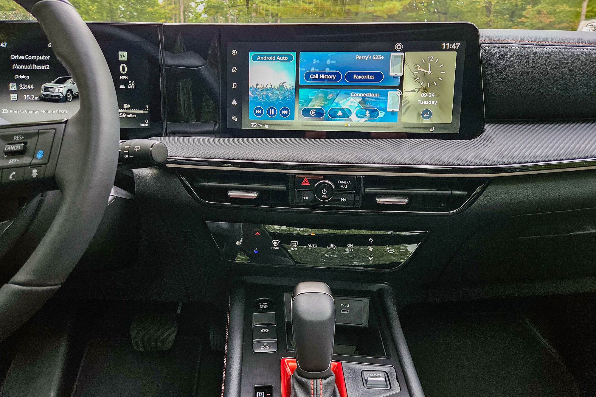 2025 Nissan Kicks SR infotainment system