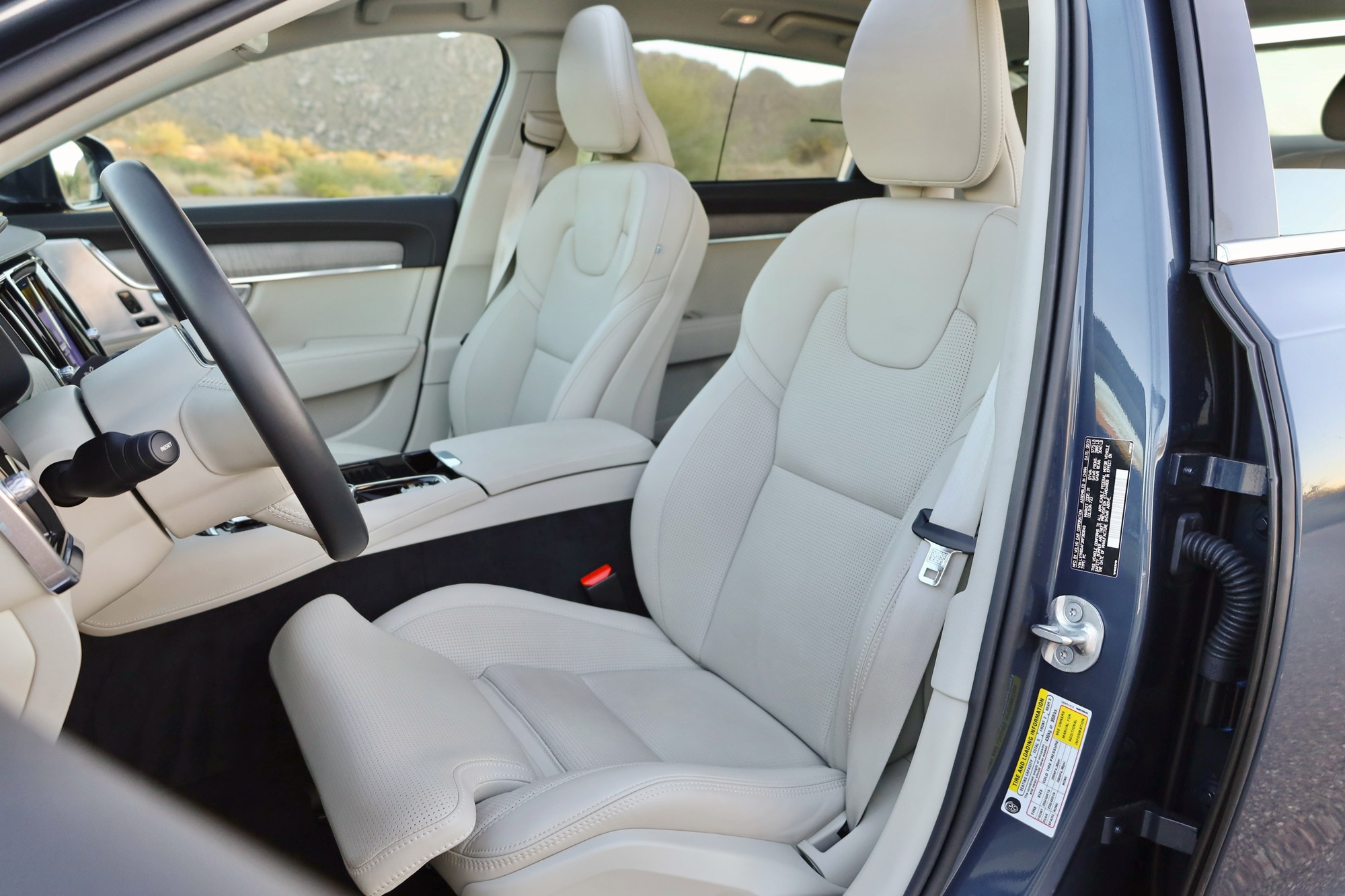  2024 Volvo S90 T8 Recharge front seats