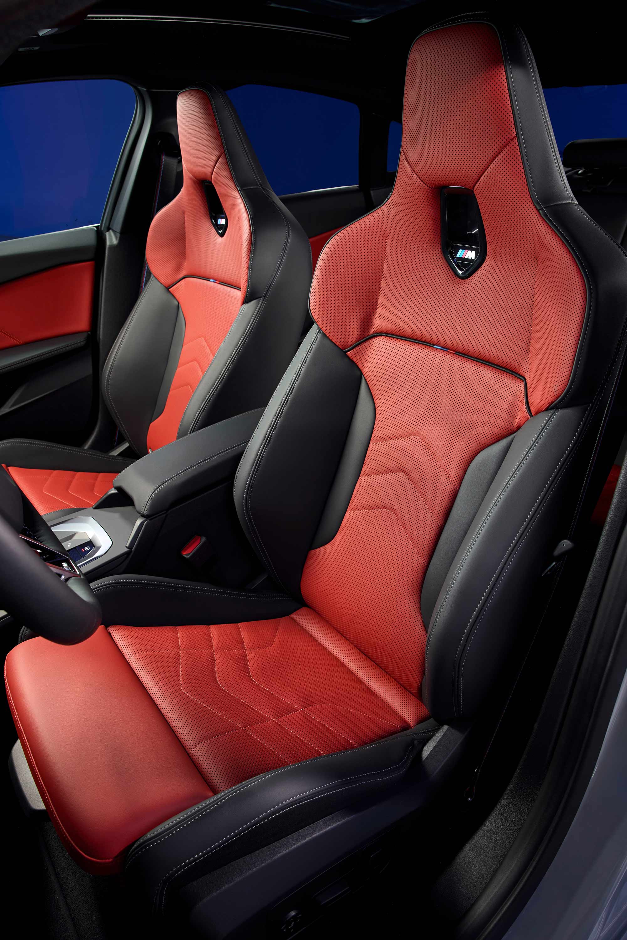 Front seats in a 2025 BMW M235