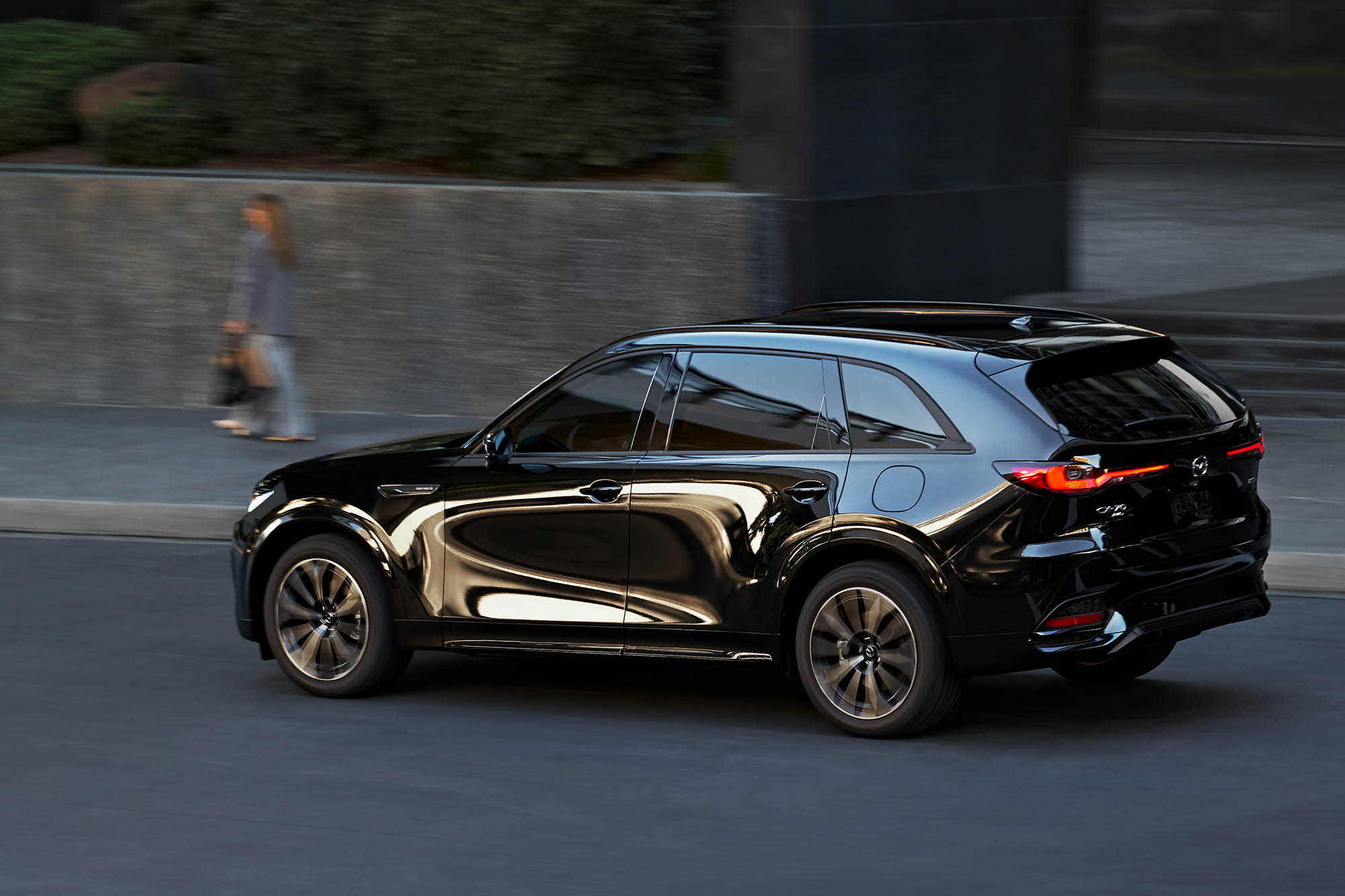 2025 Mazda CX-70 in black viewed from the side