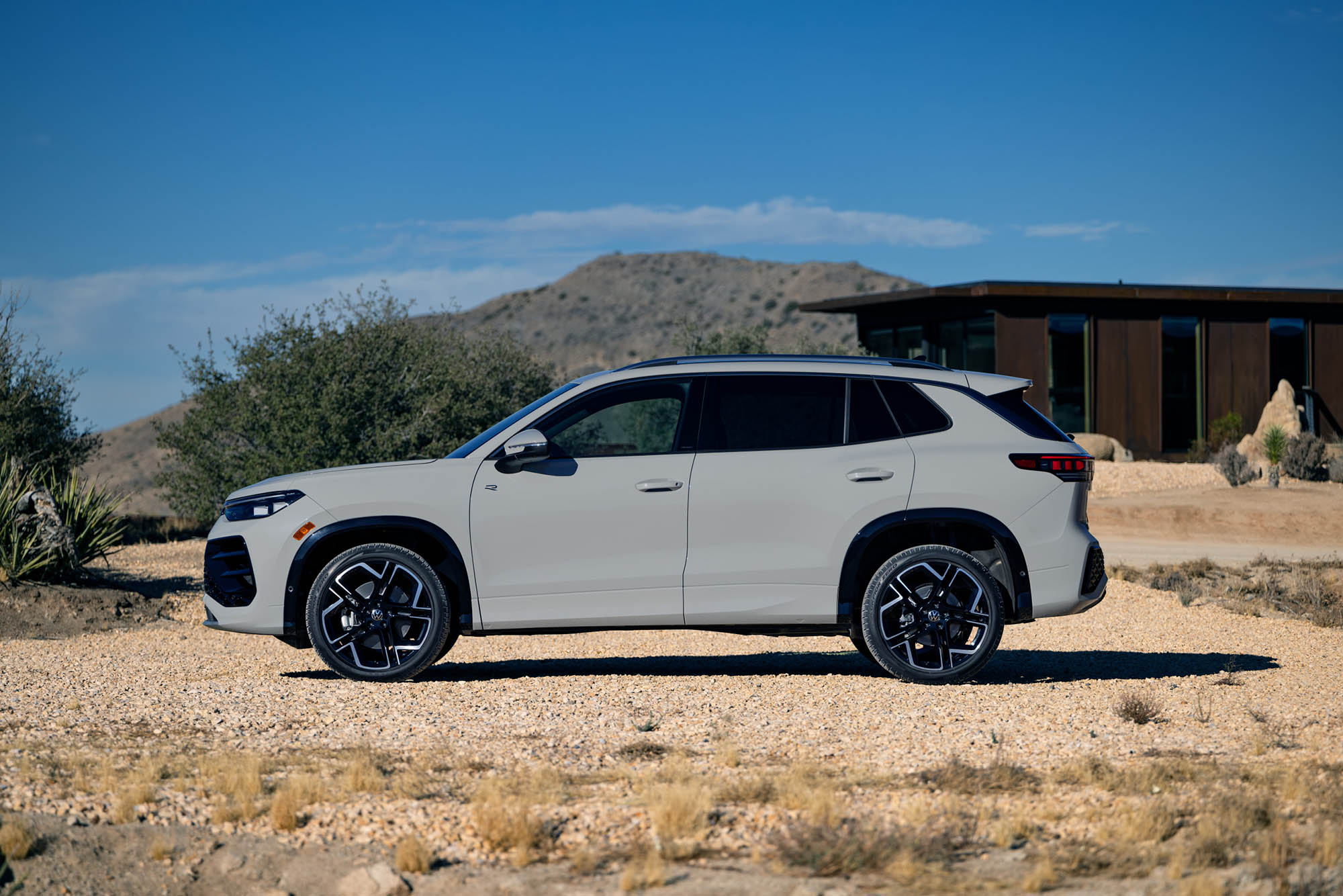 Profile shot of 2025 Volkswagen Tiguan