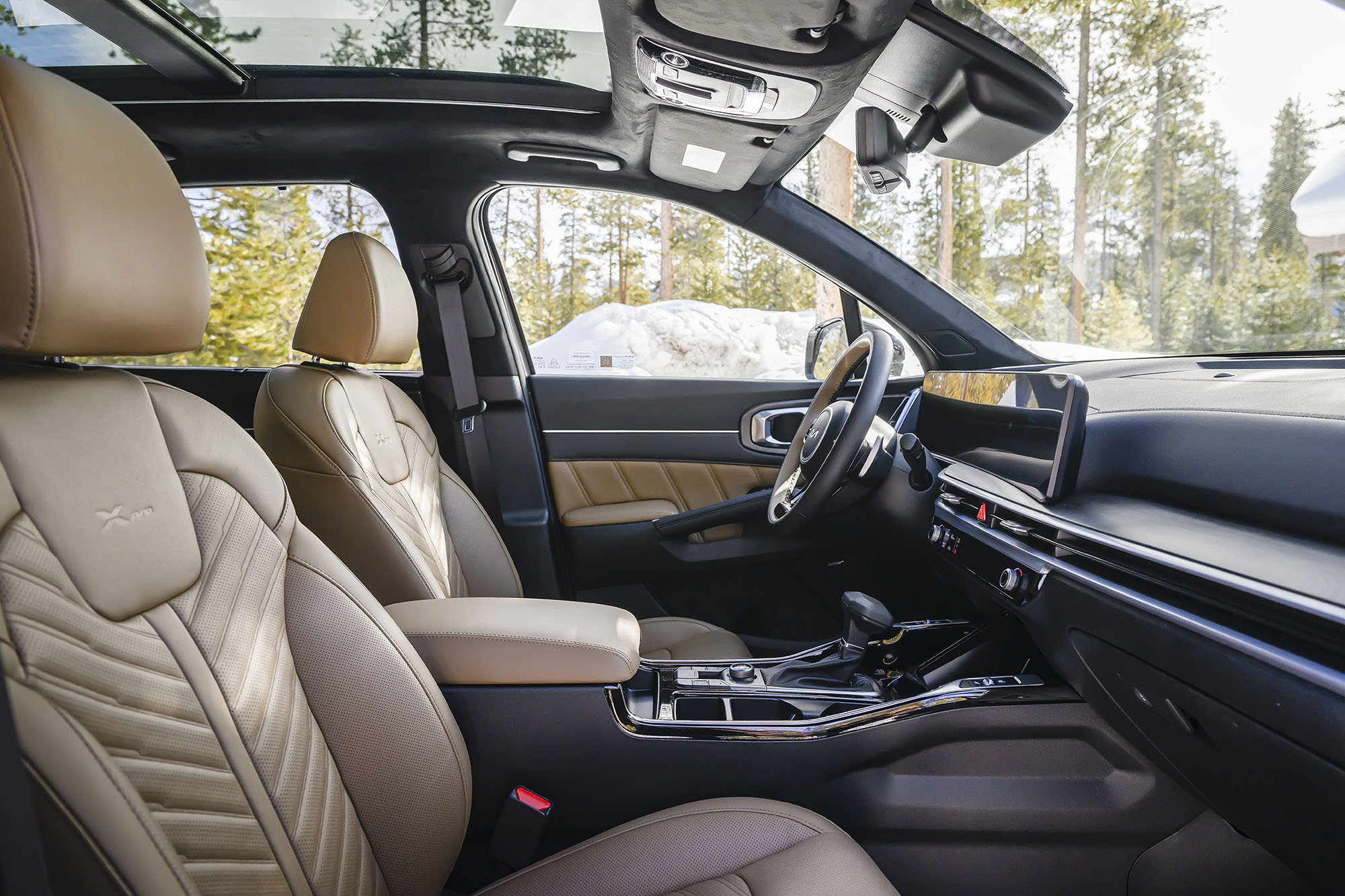 Beige leather front seats inside a 2025 Kia Sorento