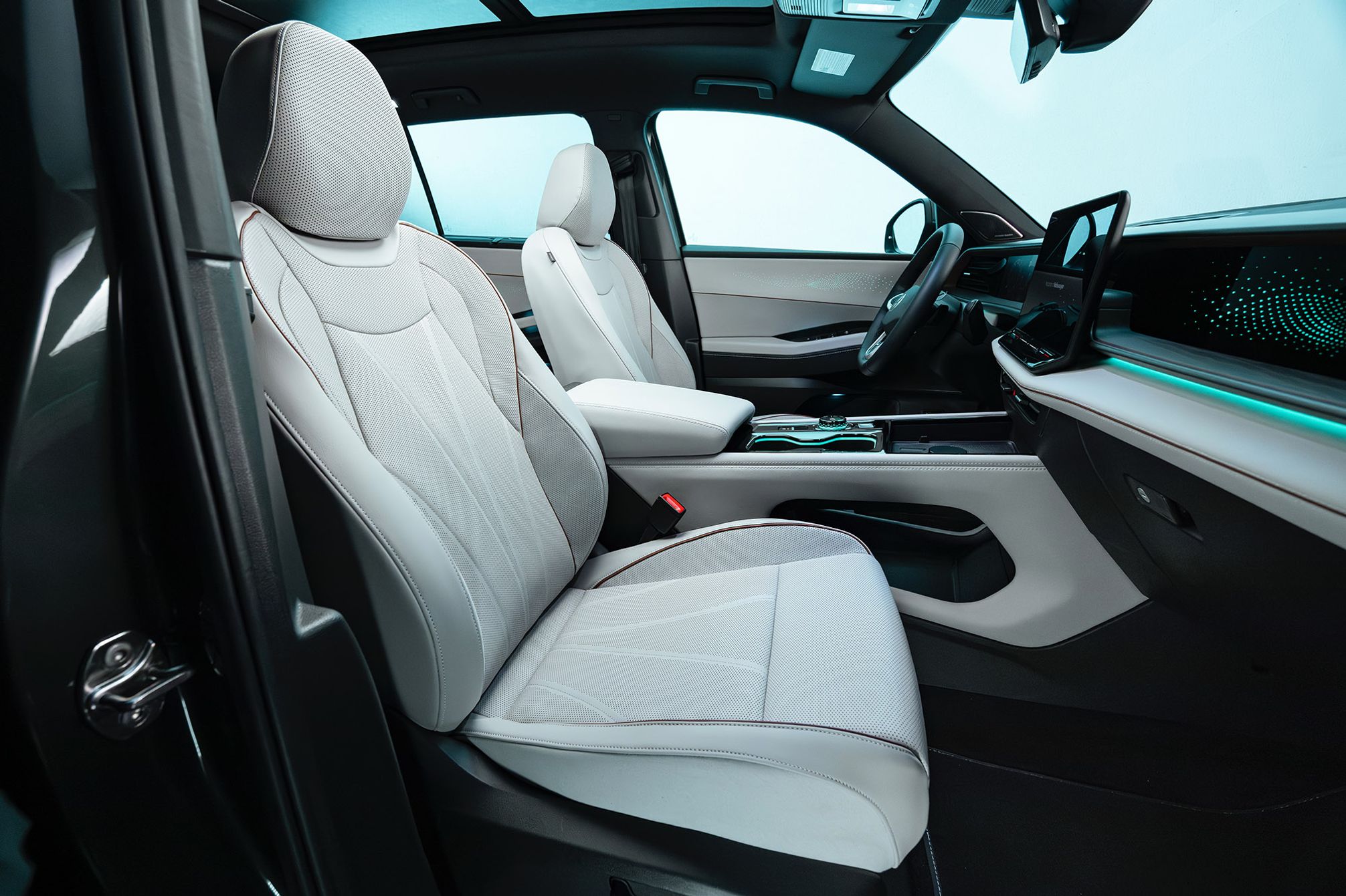 2027 Volkswagen Atlas Photos, Specs, and Tech | Capital One Auto Navigator