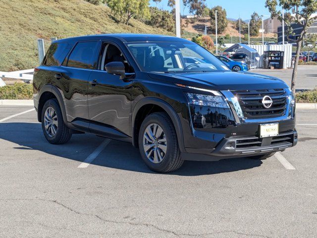 2025 Nissan Pathfinder S