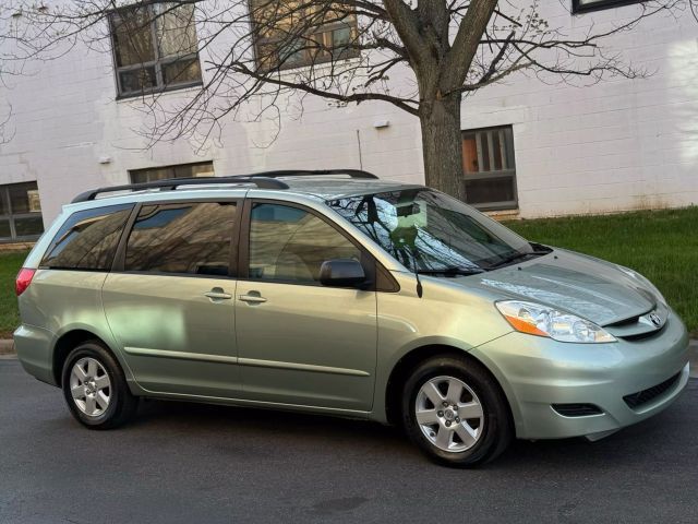 2010 Toyota Sienna LE