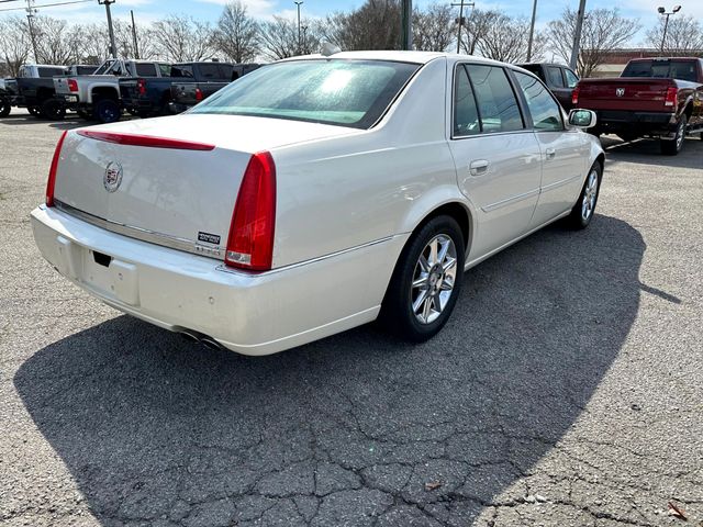 2011 Cadillac DTS Luxury Collection