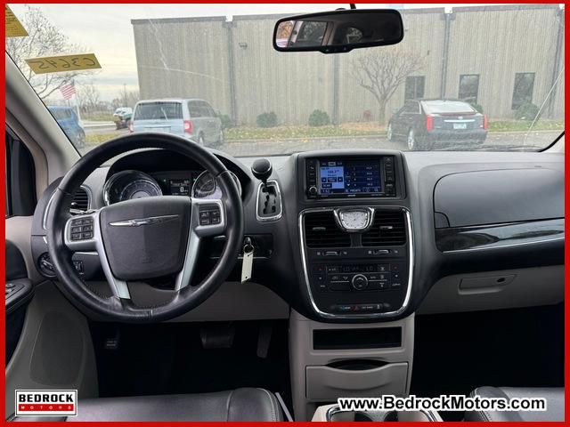 2012 Chrysler Town & Country Touring