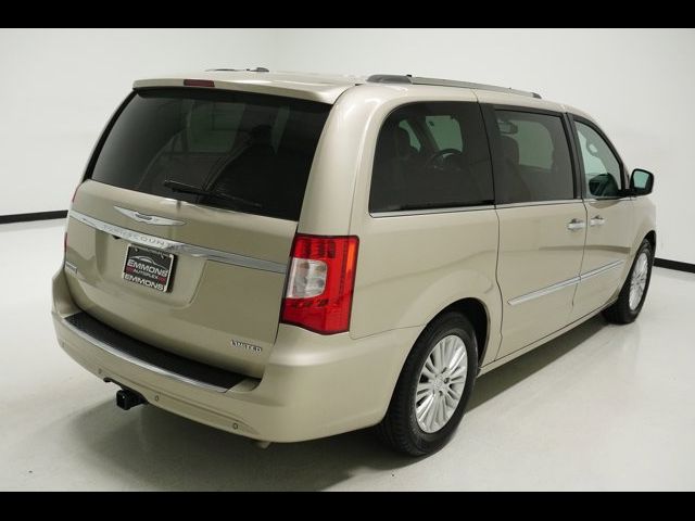 2012 Chrysler Town & Country Limited