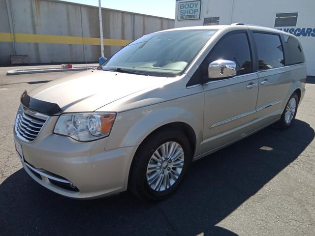 2012 Chrysler Town & Country Limited