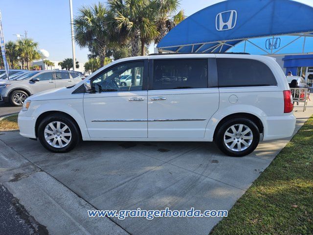 2012 Chrysler Town & Country Touring