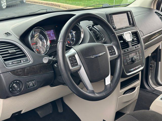 2012 Chrysler Town & Country Touring