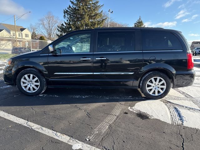 2012 Chrysler Town & Country Touring-L