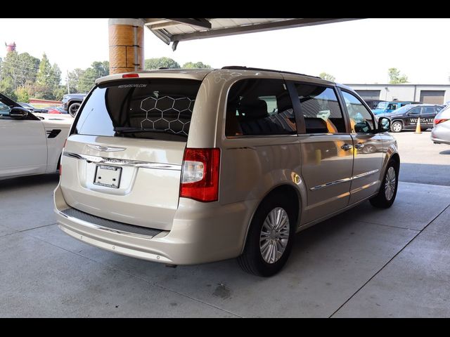 2012 Chrysler Town & Country Touring-L