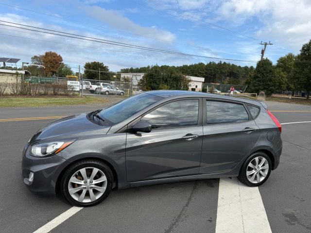 2012 Hyundai Accent SE