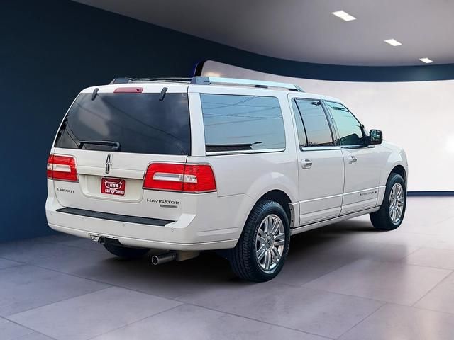 2012 Lincoln Navigator L Base