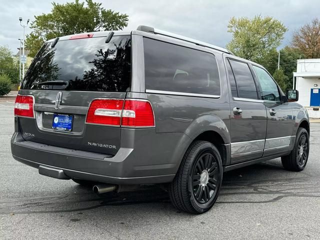 2012 Lincoln Navigator L Base