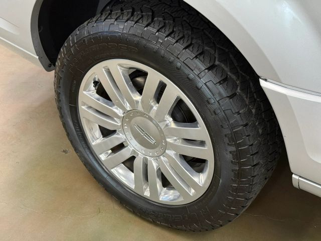 2012 Lincoln Navigator L Base