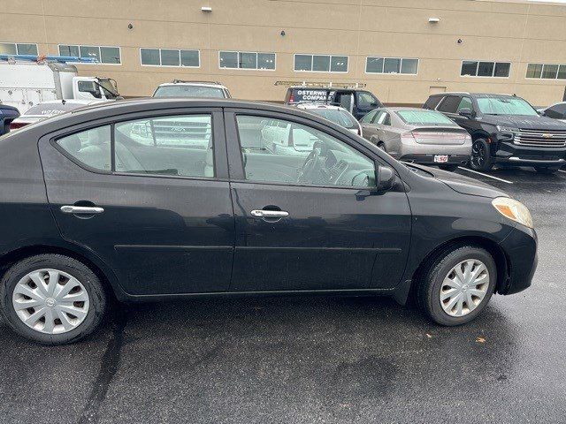 2012 Nissan Versa SV