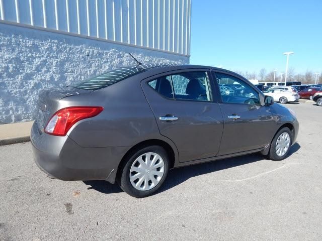 2012 Nissan Versa SV