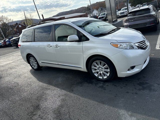 2012 Toyota Sienna 