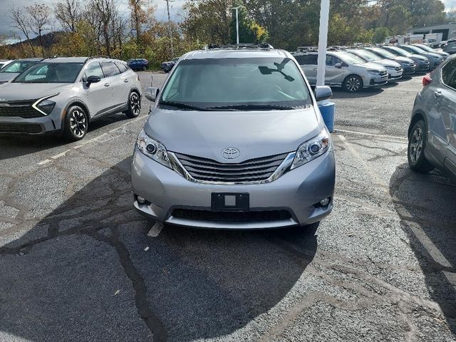 2012 Toyota Sienna 