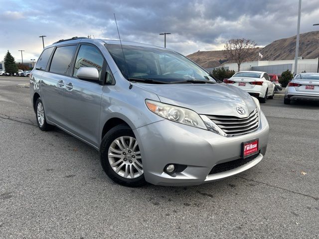 2012 Toyota Sienna 