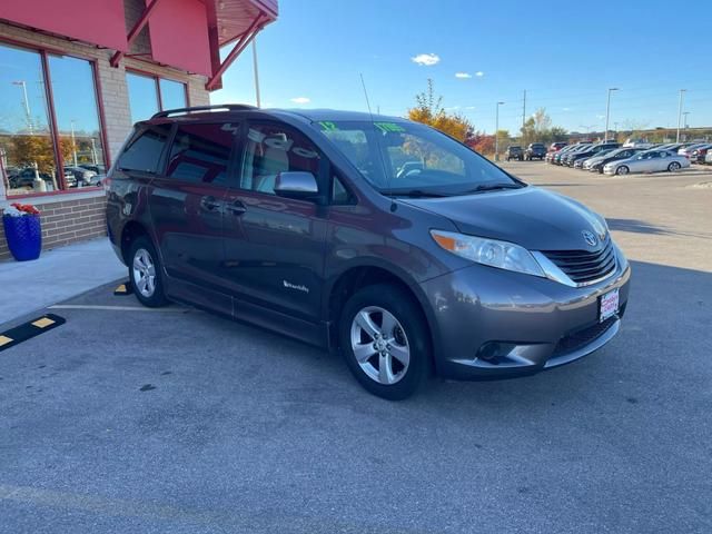 2012 Toyota Sienna LE Auto Access Seat