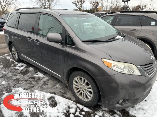 2012 Toyota Sienna XLE