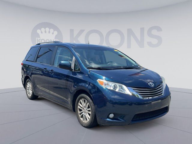 2012 Toyota Sienna XLE Auto Access Seat