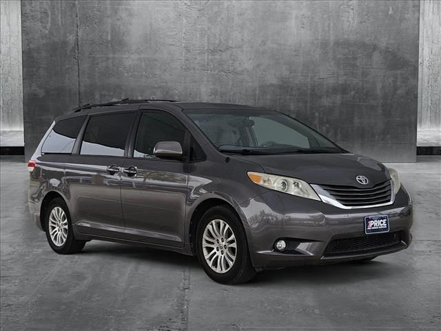 2012 Toyota Sienna XLE