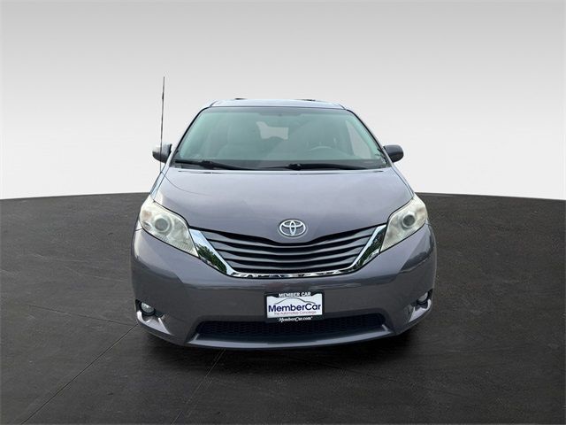 2012 Toyota Sienna XLE