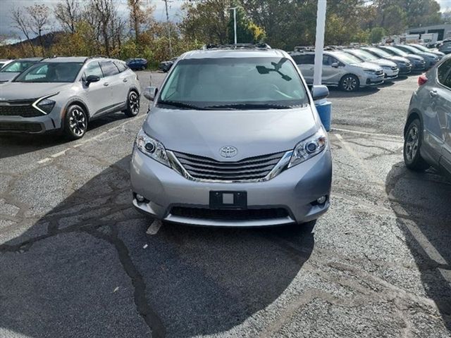 2012 Toyota Sienna XLE