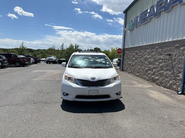 2012 Toyota Sienna XLE Auto Access Seat