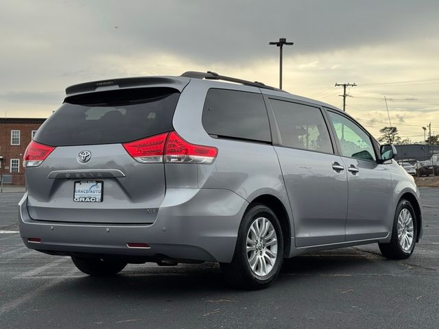 2012 Toyota Sienna XLE Auto Access Seat