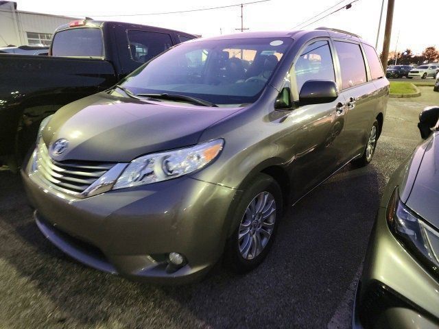 2012 Toyota Sienna XLE