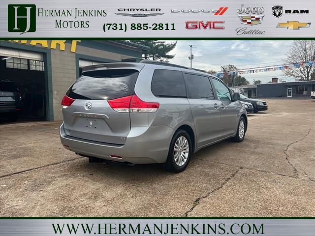 2012 Toyota Sienna XLE Auto Access Seat