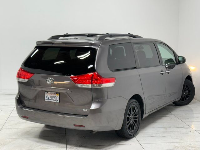 2012 Toyota Sienna XLE Auto Access Seat