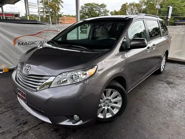 2012 Toyota Sienna XLE