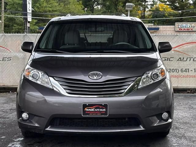 2012 Toyota Sienna XLE